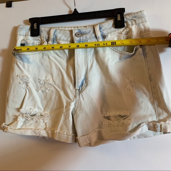 Kancan super high waisted distressed jean shorts L - Picture 5 of 8